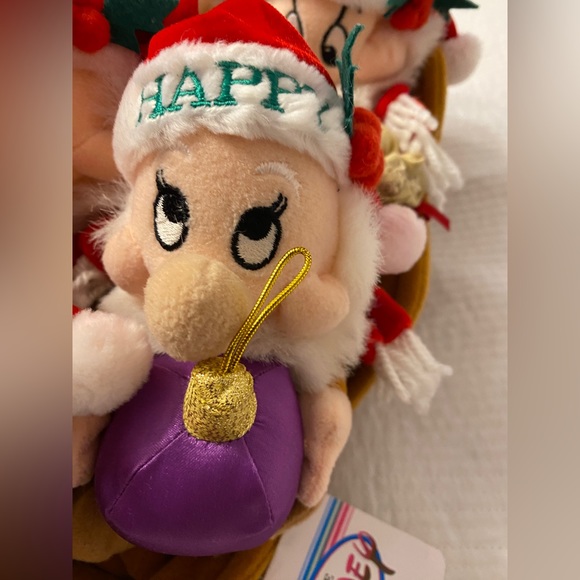 7 Dwarfs in a Christmas Sleigh, Vintage, Retired Disney Plush  NWT - Picture 9 of 10
